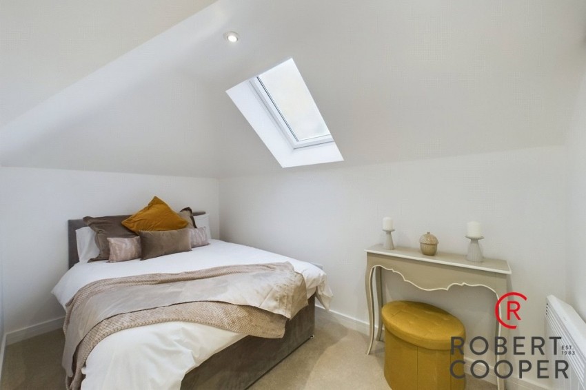 Long Drive, South Ruislip, 2 bedroom, Upper Floor Flat