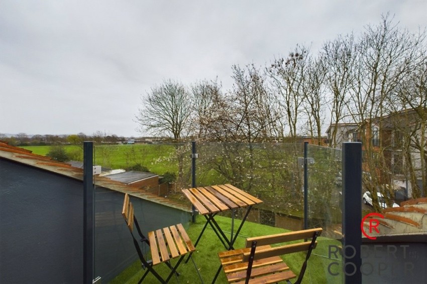 Long Drive, South Ruislip, 2 bedroom, Upper Floor Flat