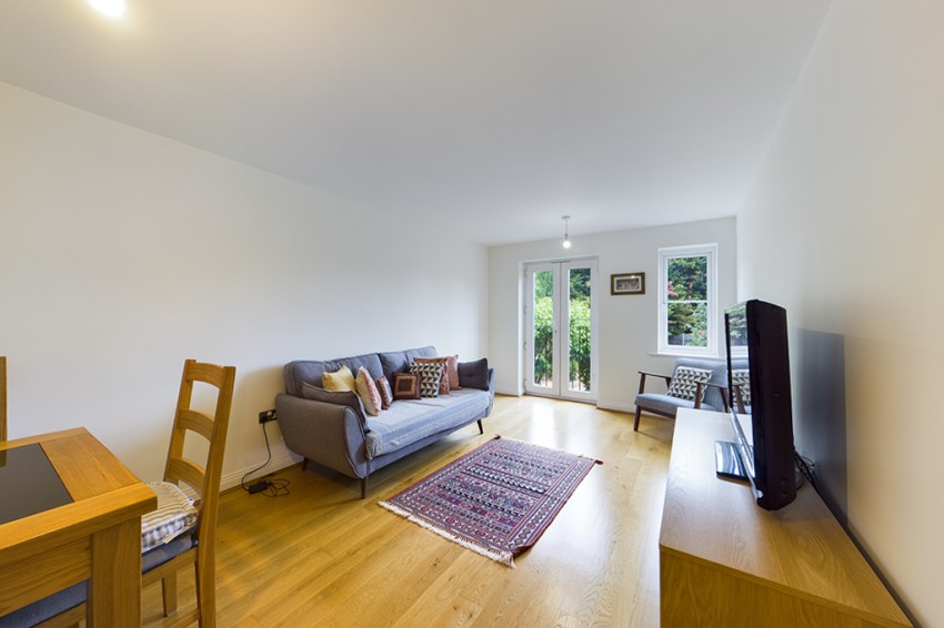 Kingsend, Ruislip, 2 bedroom, Flat