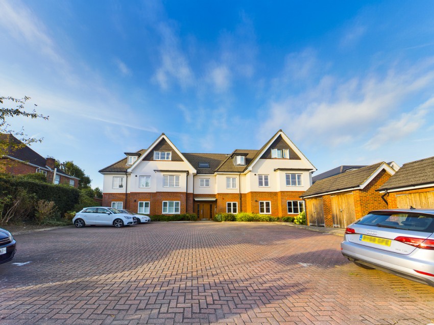 Kingsend, Ruislip, 2 bedroom, Flat