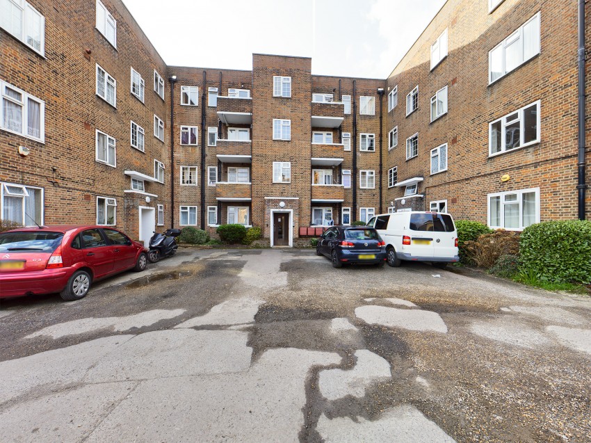 Thurlby Close, Harrow, 3 bedroom, Flat