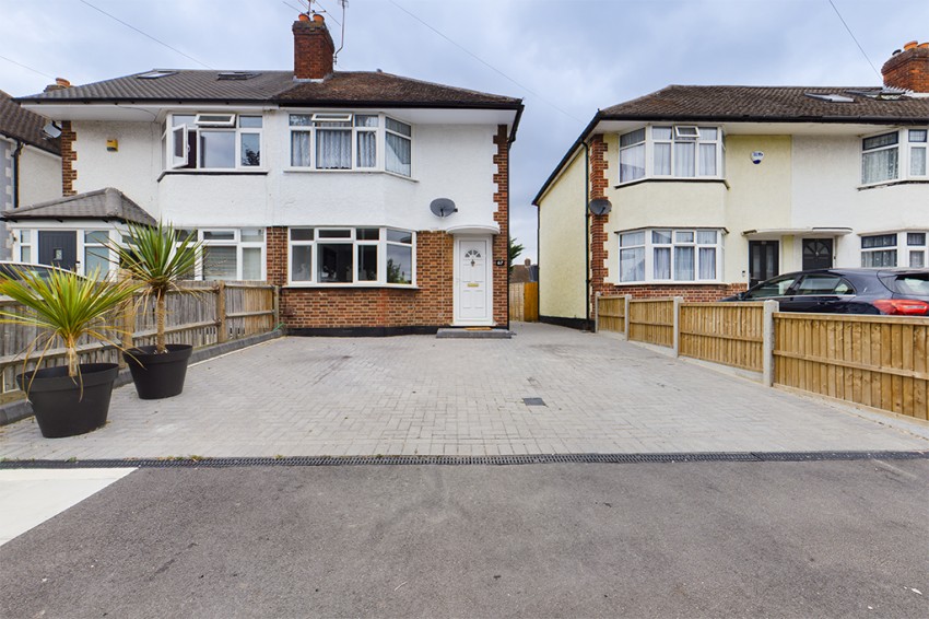 Royal Crescent, South Ruislip, Middlesex, 3 bedroom, Semi Detached House