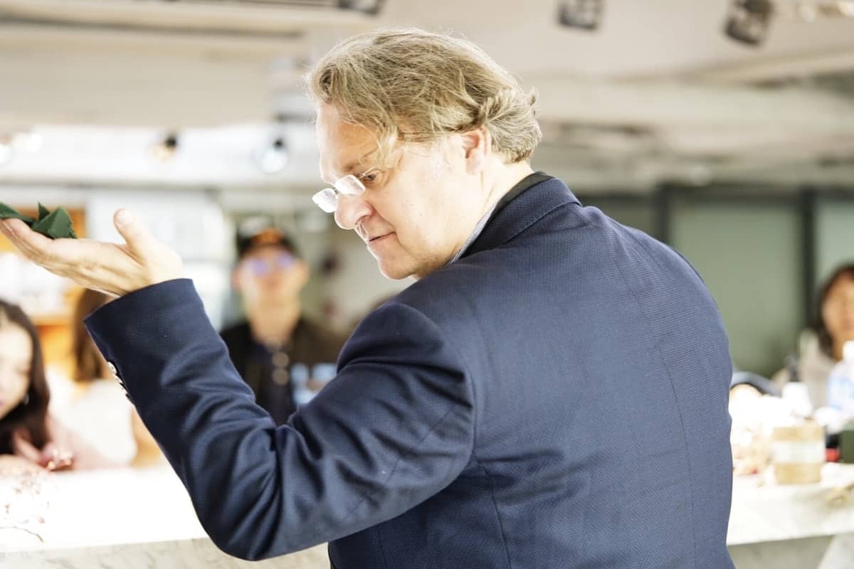 Flower school Master florist certification About Teacher