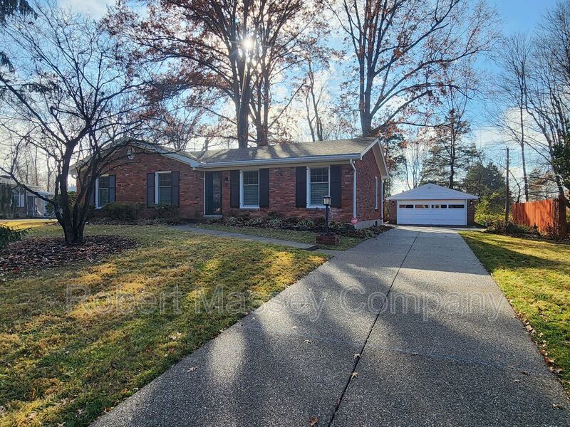 2428 Merriwood Drive Louisville, KY 40299 Robert Massey Co