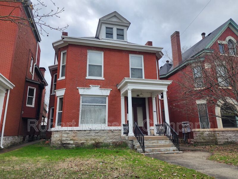 1040 Everett Avenue 1 Louisville, KY 40204 Robert Massey Co