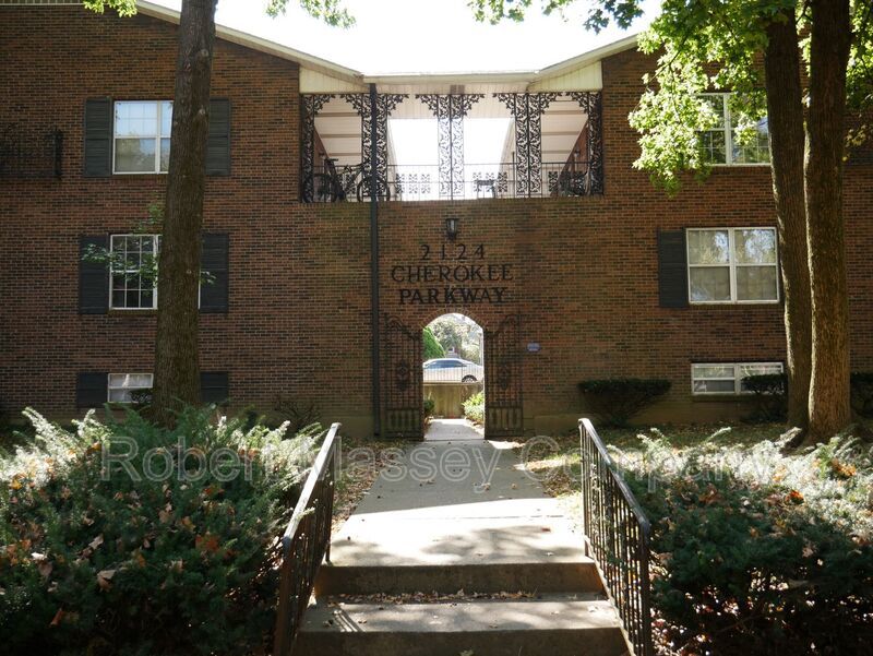2124 Cherokee Parkway 104 Louisville, KY 40204 Robert Massey Co