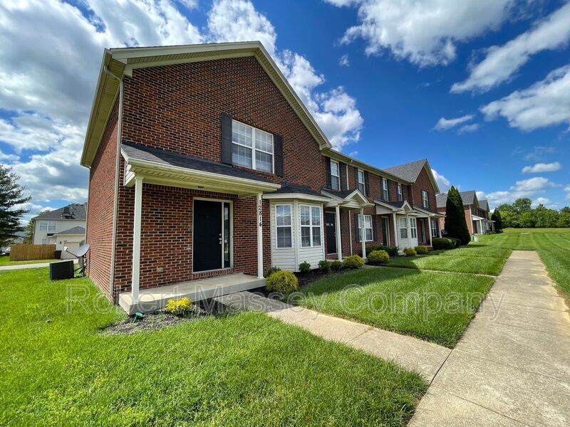 12814 Lost Hill Walk Louisville, KY 40272 Robert Massey Co