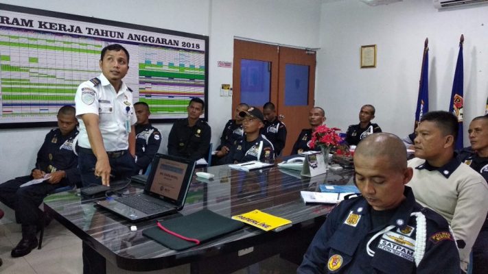Simple Apa Itu Training Officer With Equipment
