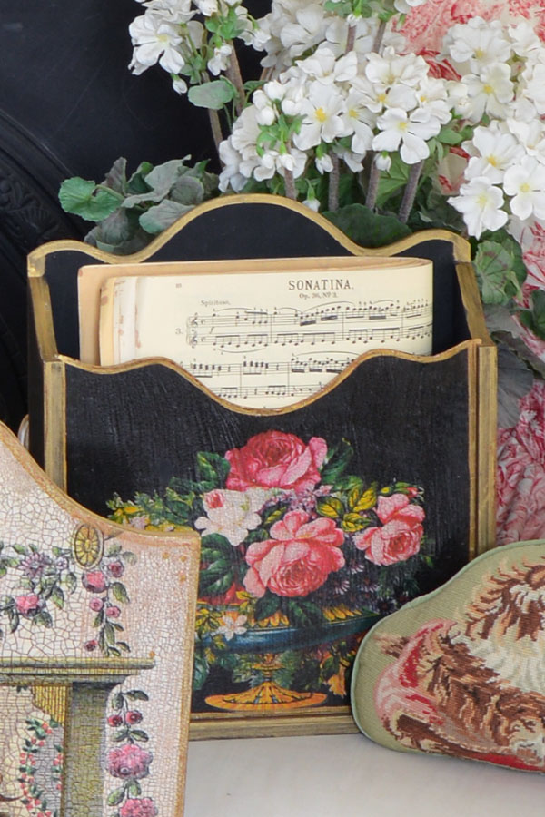 Beautiful Magazine Holder with Roses