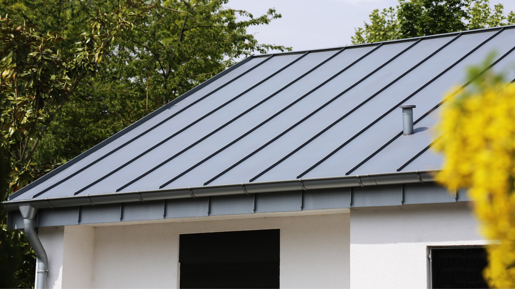 7 Reasons to Install a Standing Seam Metal Roof in Des Moines Robison