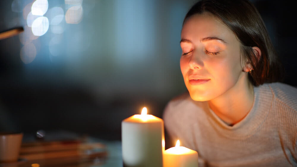 6 Signature Scent Pitches for a New York City Homesick Candle Robot Butt