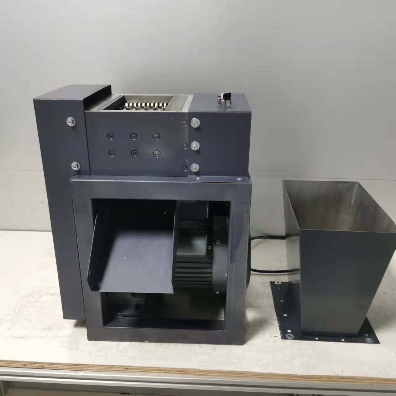 Desktop pelletizer, shredder for plastic recycling or polymer
