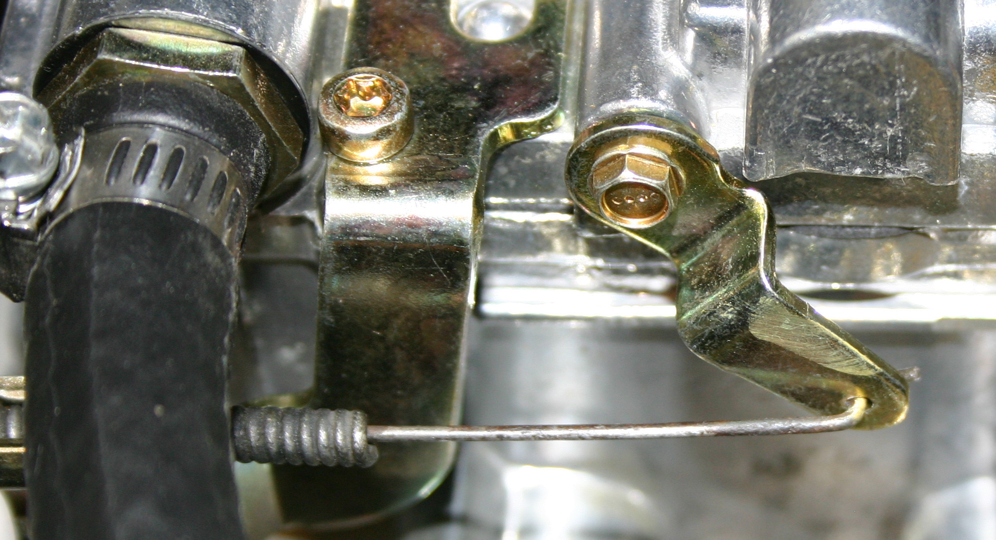 How should the choke cable be attached to an Edelbrock 1407? The