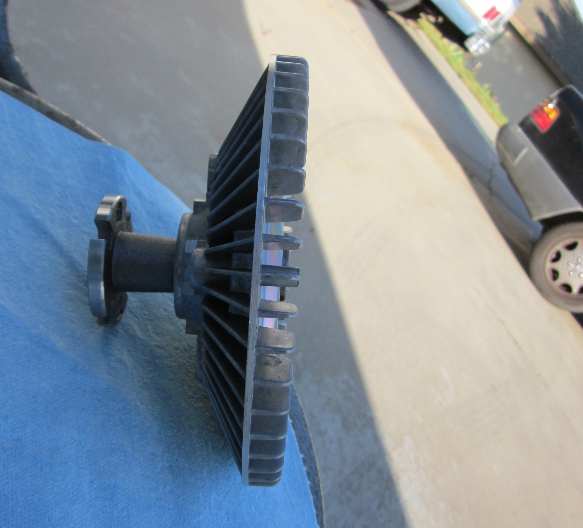 FE clutch fan installation Hayden 2710 and Derale 17118. The