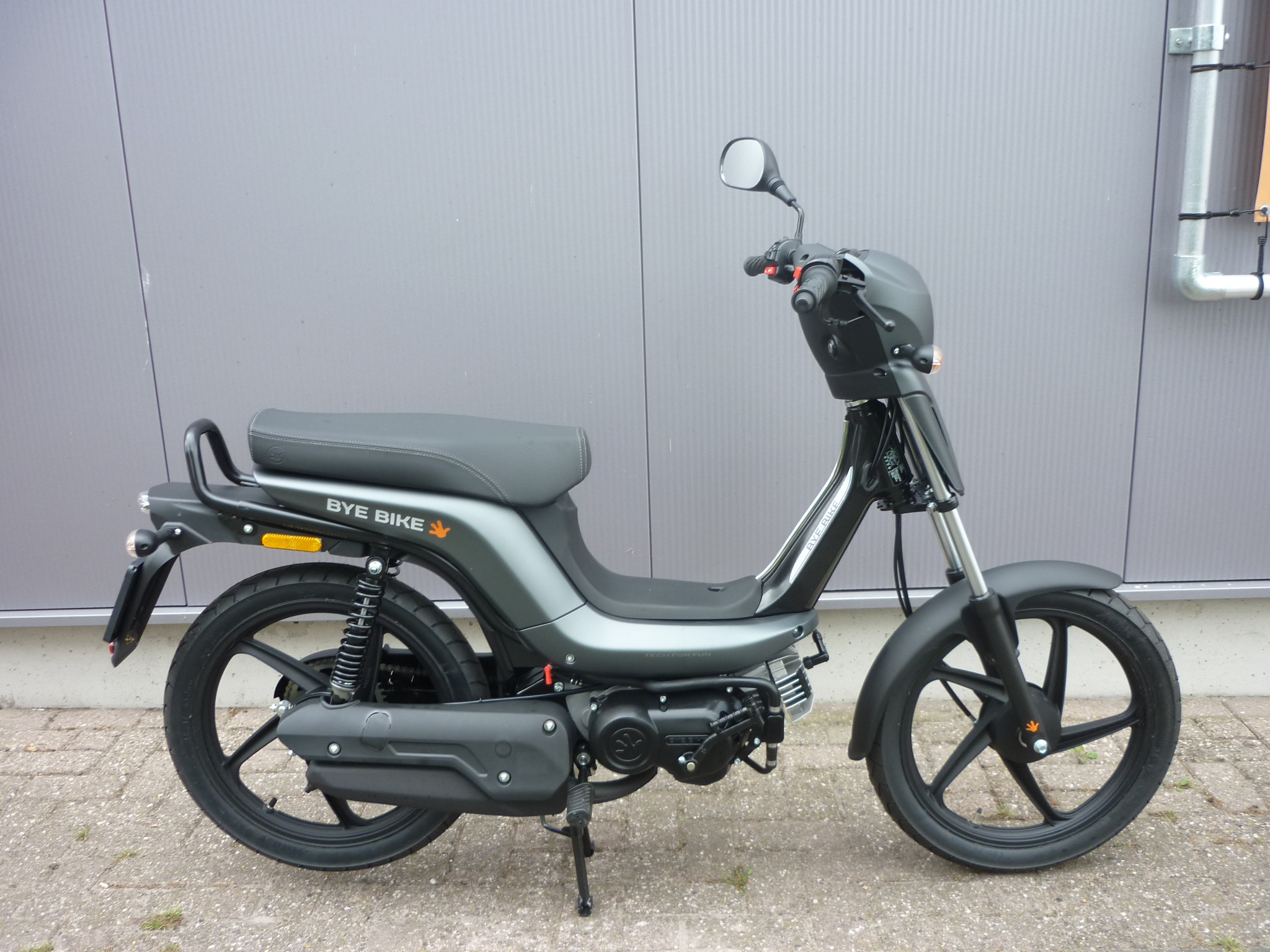 Bye Bike scooters vindt u bij Rob's Accessoires