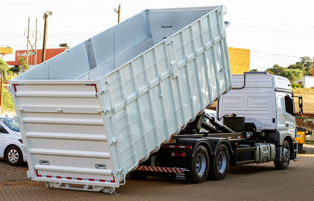 Tipper or Roll On Roll Off equipment for recycling transport what's