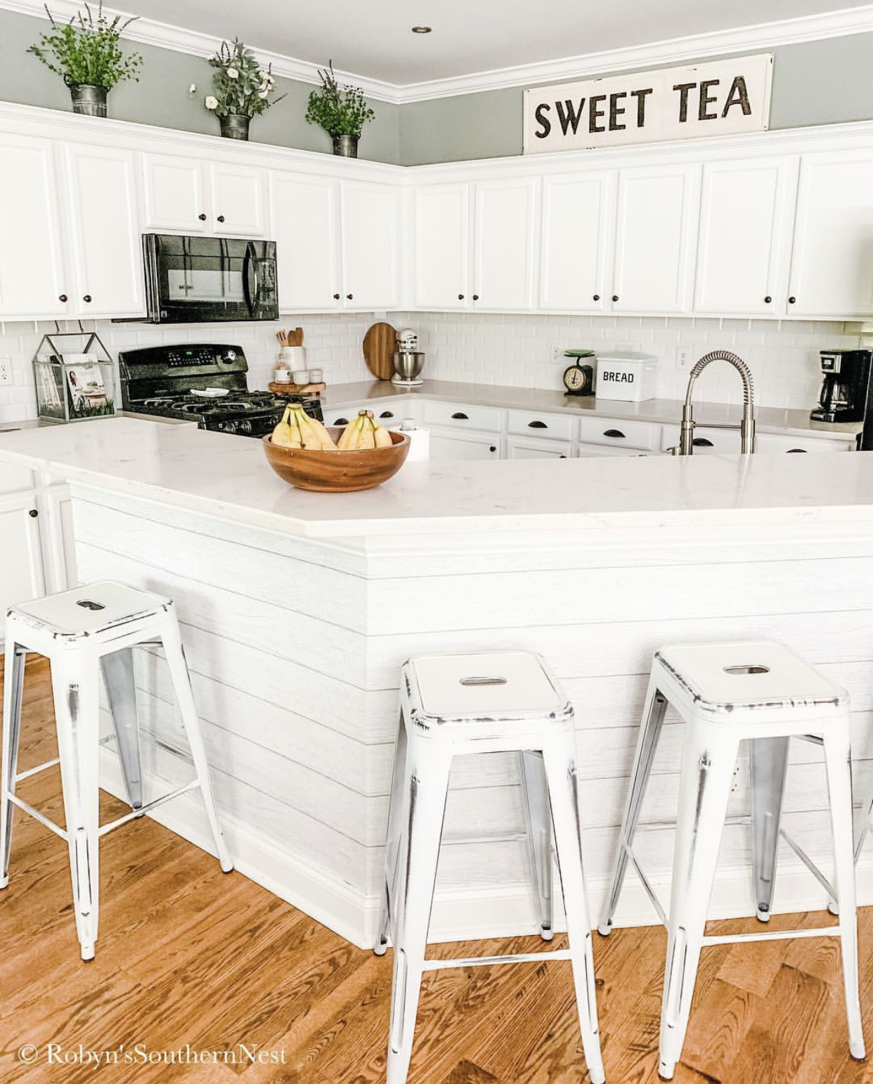 Transformation Tuesday Kitchen Island • Robyn�s Southern Nest