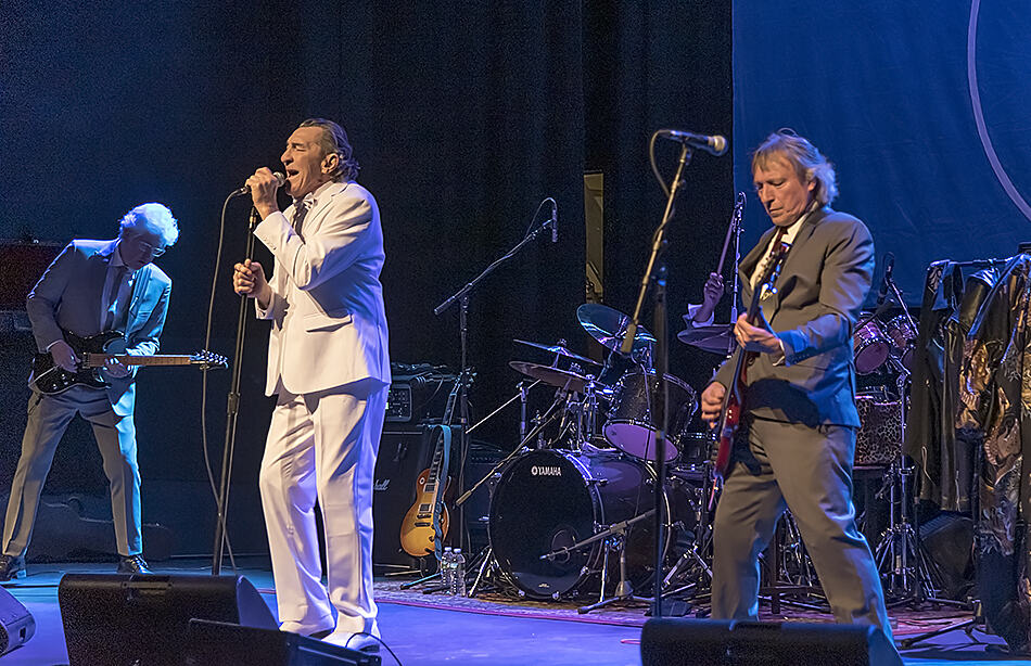 The Tubes Rock At Night