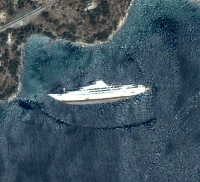 Boat couche (Crash) Strange Google Earth maps ∴