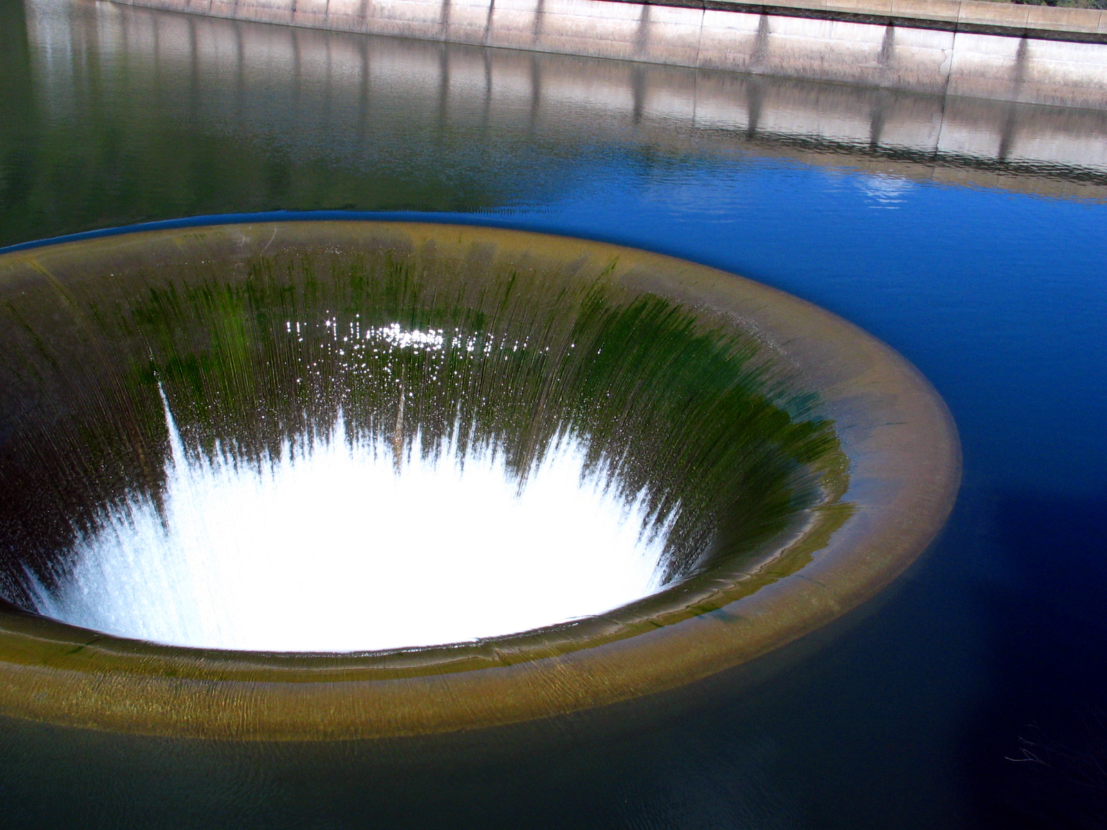 Giant hole (Giant) Strange Google Earth maps ∴