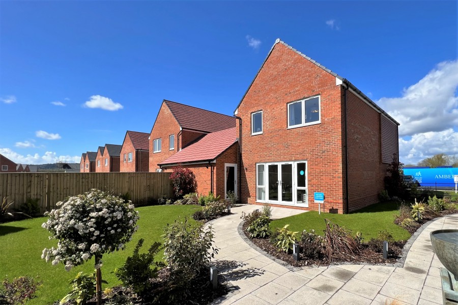 Amber Waterside by Nicholas King Homes, Cranleigh, Surrey, GU6 8NQ