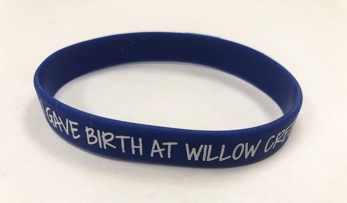 Postpartum bracelet alerts medical personnel of health risks Rogers