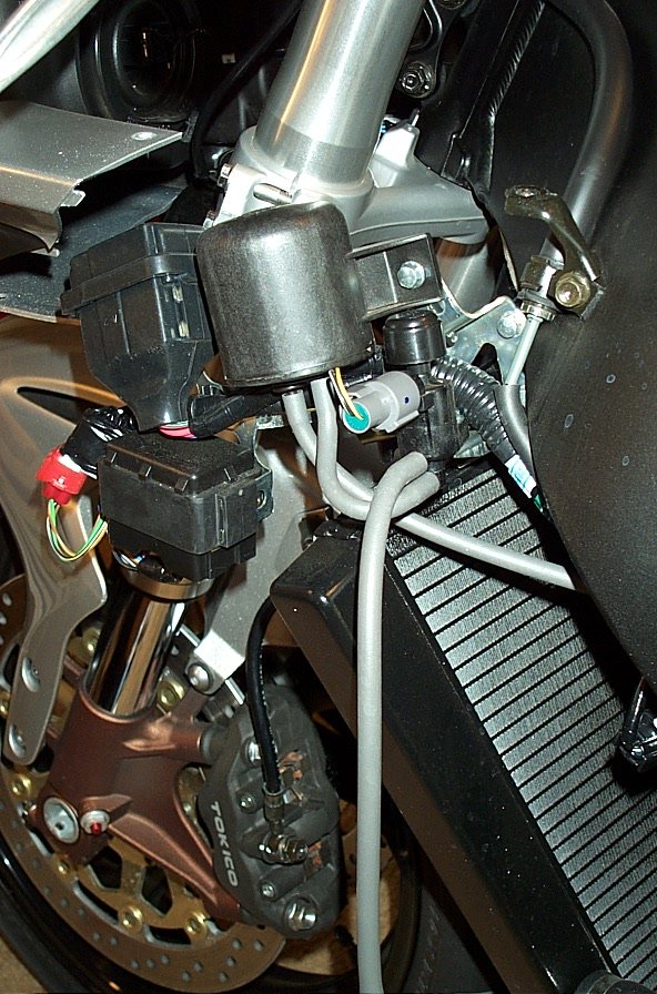 Vacuum canister (next to fuse box) | Honda CBR 1000RR Forums