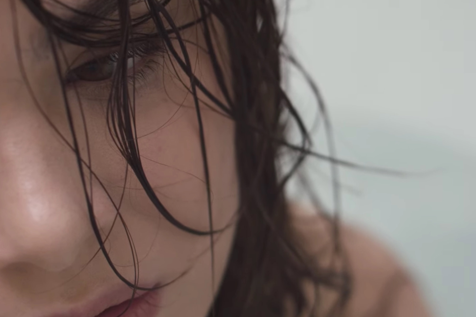 Hailee Steinfeld Unveils Intimate New 'Wrong Direction' Video - Rolling Stone