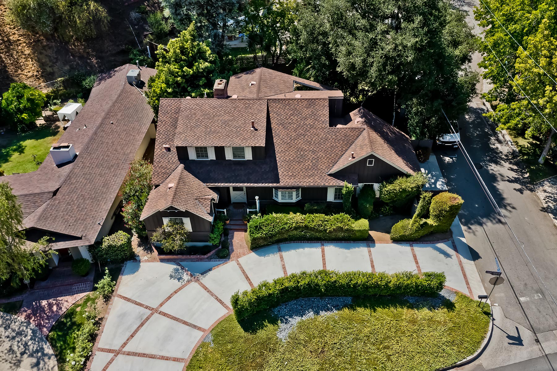 BHPO Traditional 2047 Benedict Canyon Drive Ron Holliman