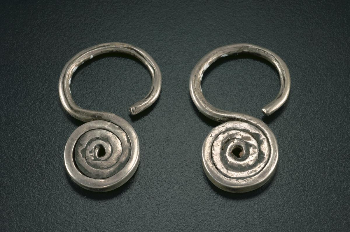 Pair of ear ornaments
