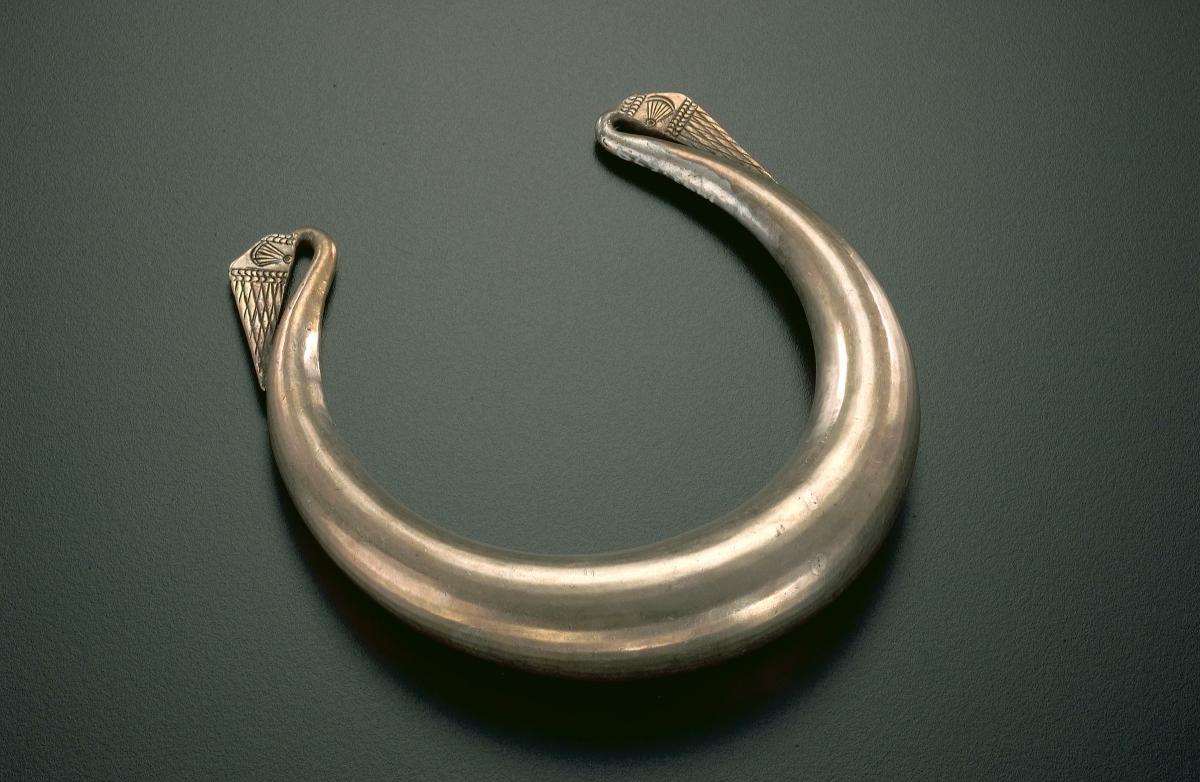Neck ring