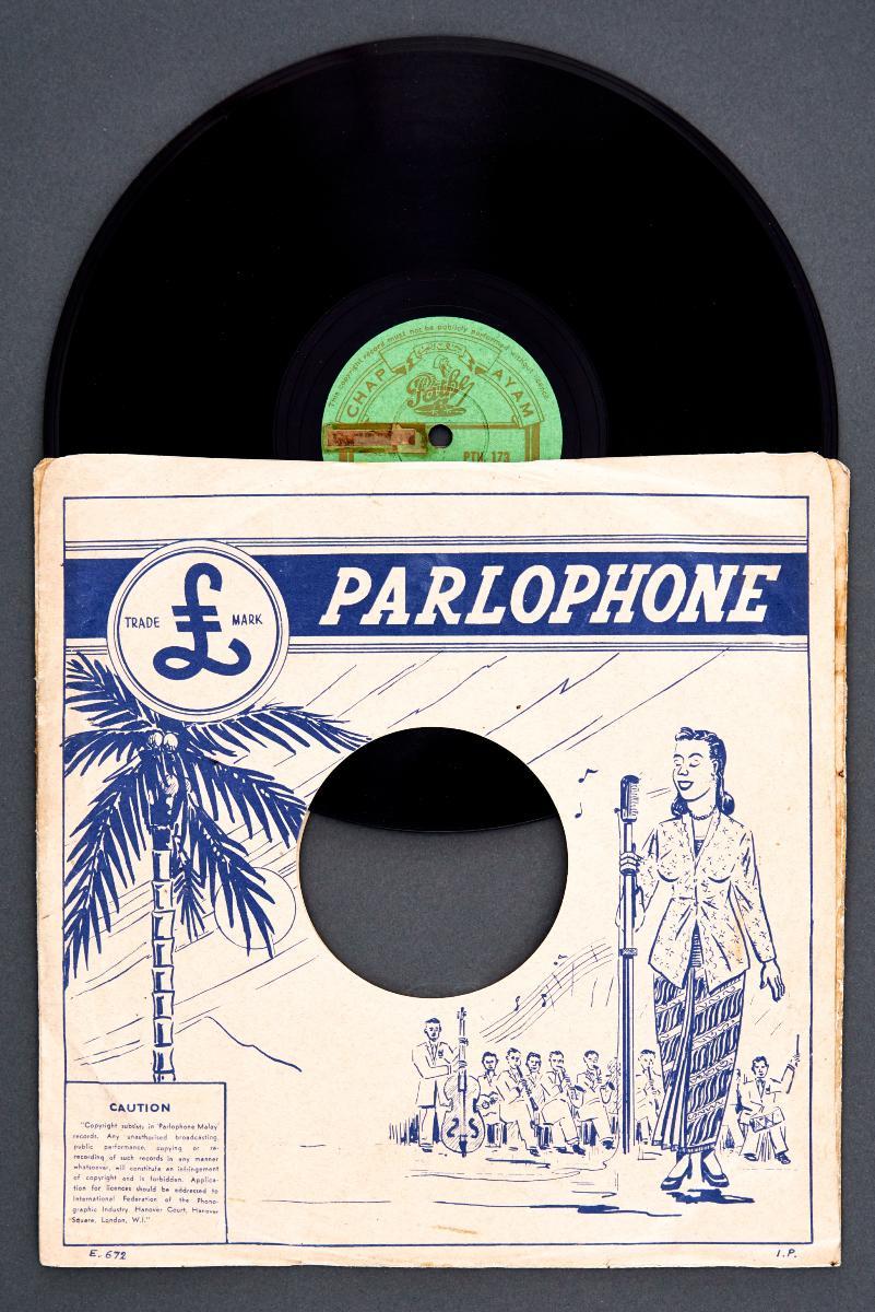 Photograph of Malay vinyl record, ‘Muram Duja (Gloomy)’ by Asiah