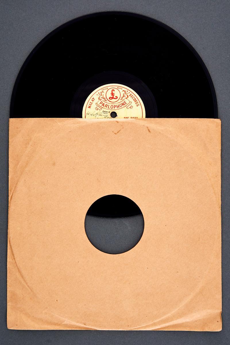 Photograph of Malay vinyl record Lenggang Kangkong Baru by Salmah Ismail