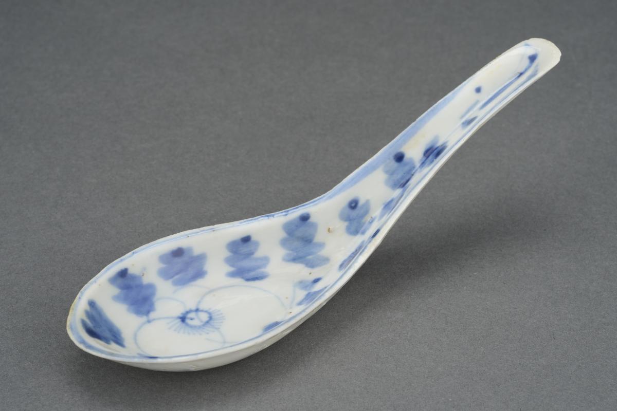 Porcelain ‘laksa’ spoon