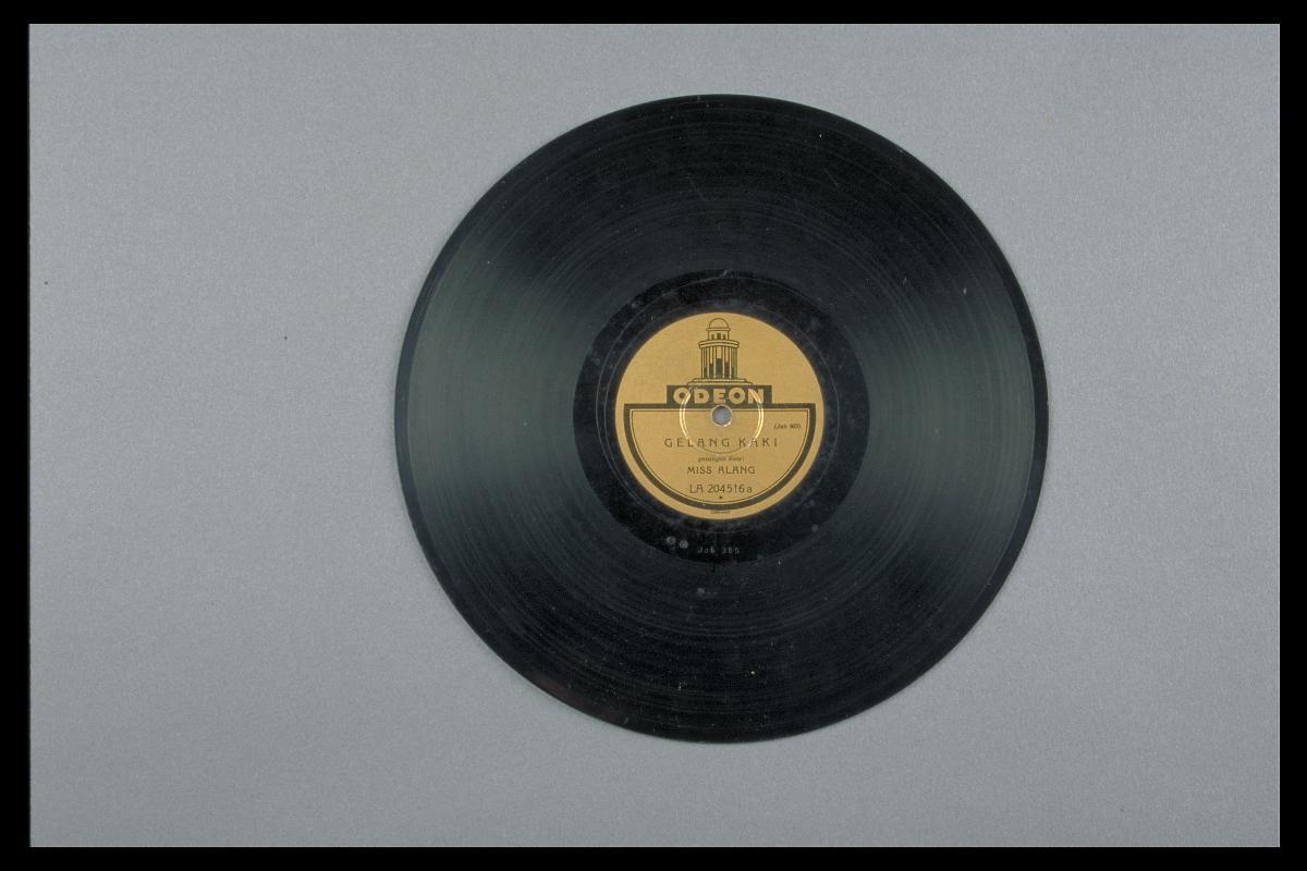 Photograph of Malay vinyl record, ‘Gelang Kaki (Anklet)’ by Miss Alang
