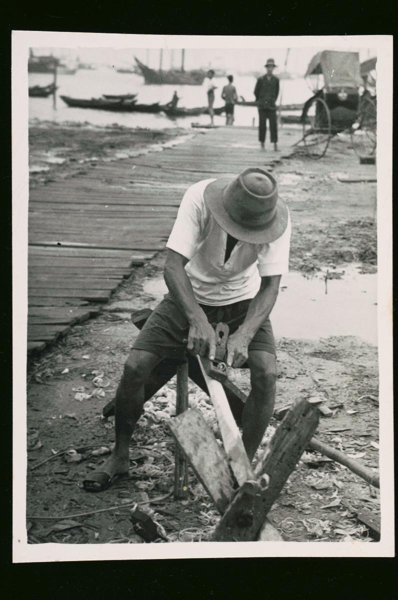 A Chinese carpenter at the beach