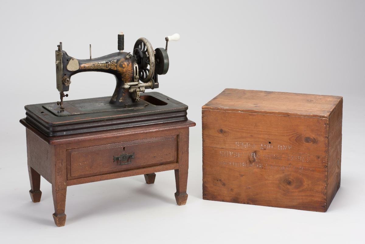 Frister and Rossmann sewing machine set