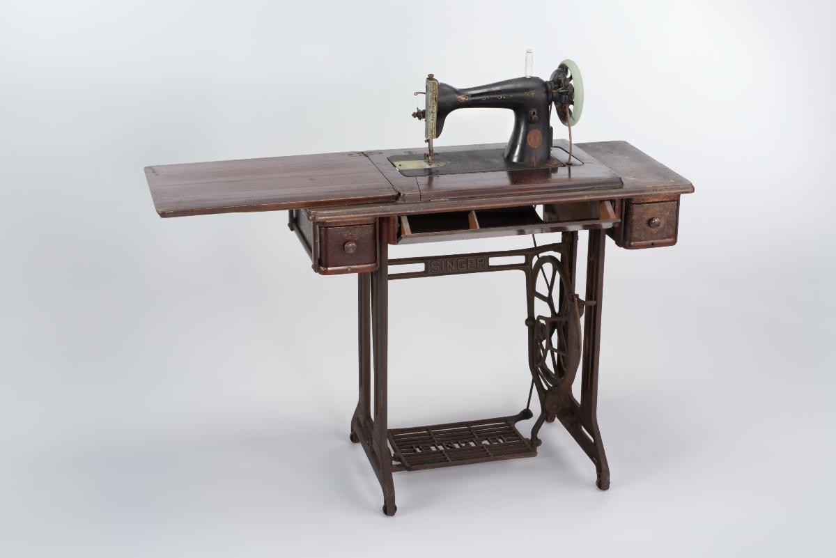 Grace Linus’ Singer Sewing Machine