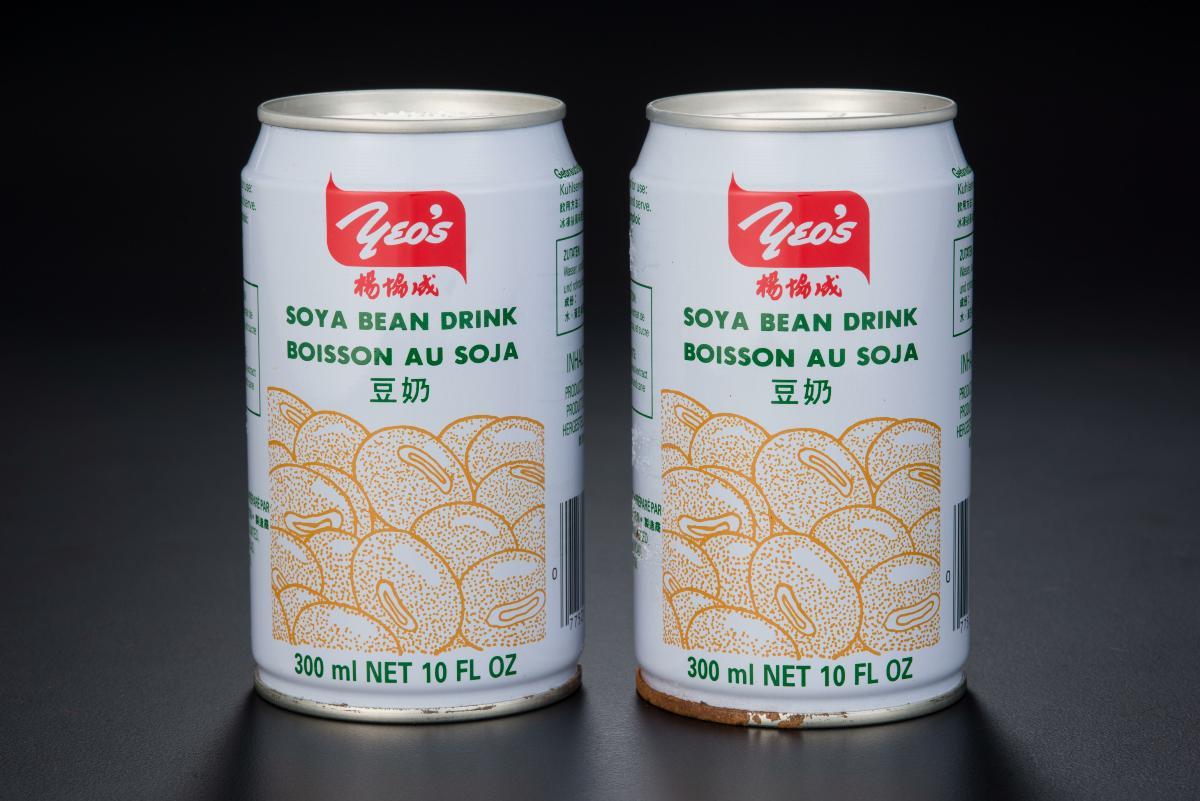 A set of 2 original Yeo Hiap Seng canned drinks (soya bean milk)