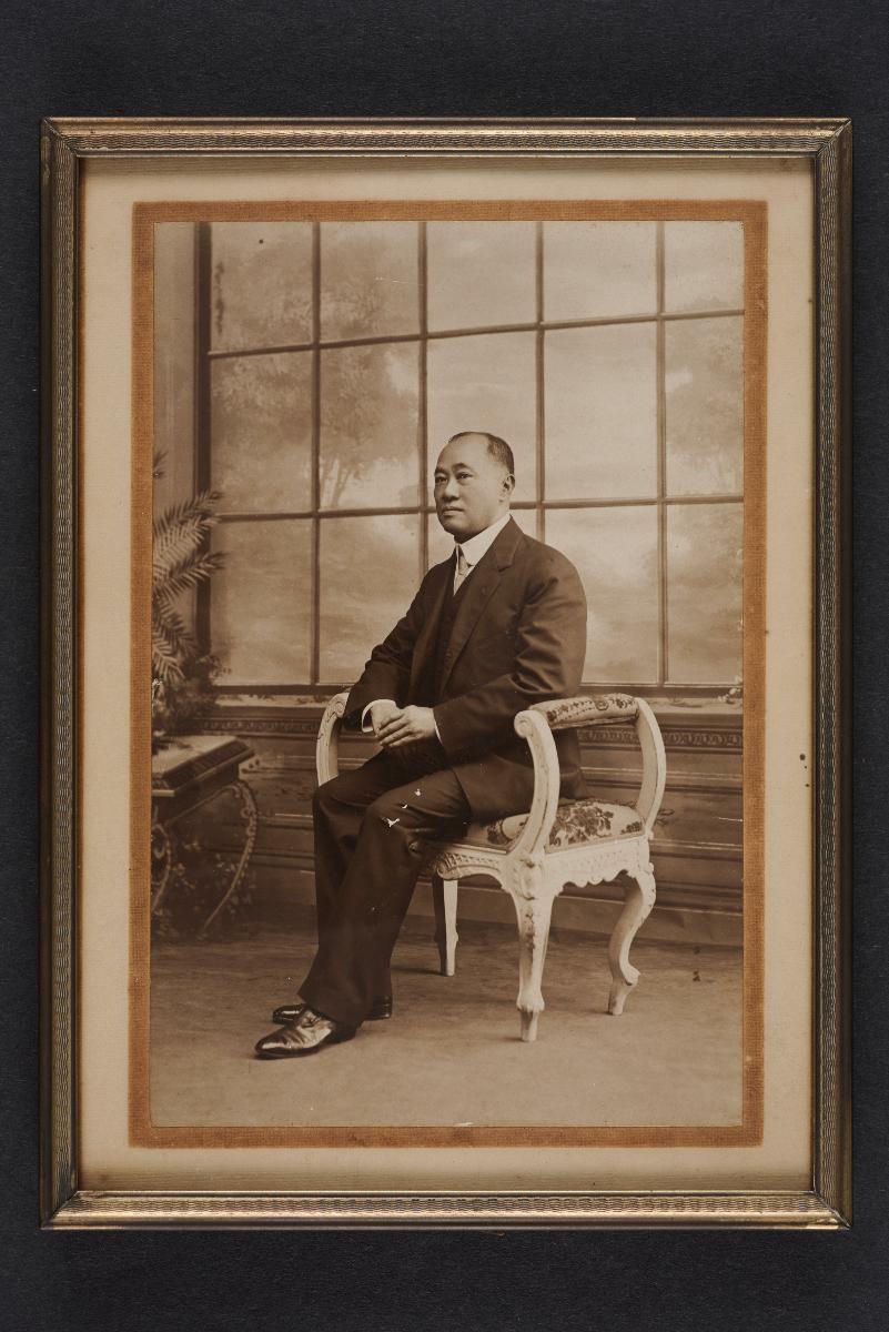 Photograph of Oei Tiong Ham