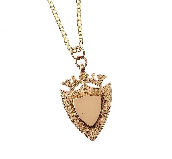 9CT GOLD PENDANT AND CHAIN