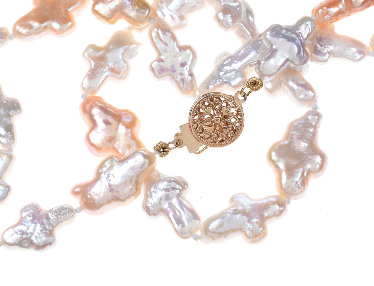 STRAND OF FINE PEARLS WITH 14CT GOLD CLASP