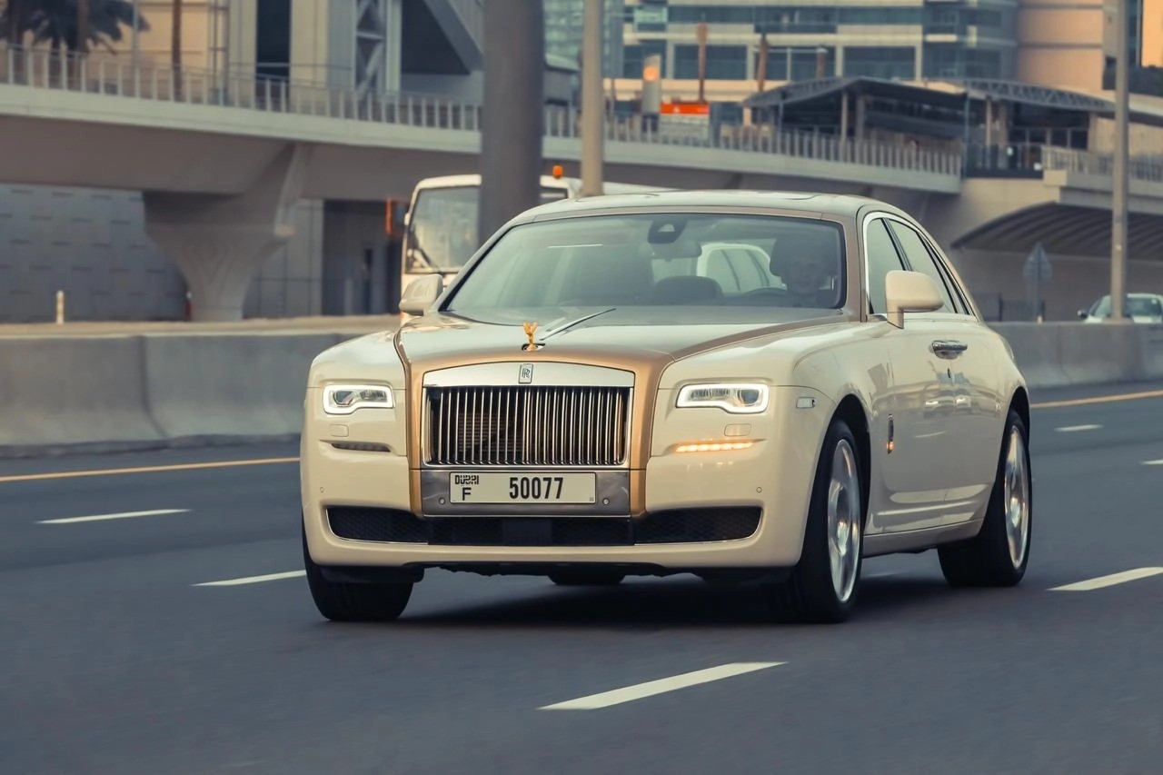 Rent Rolls Royce Ghost Limitierte Auflage in Dubai Rotana Star