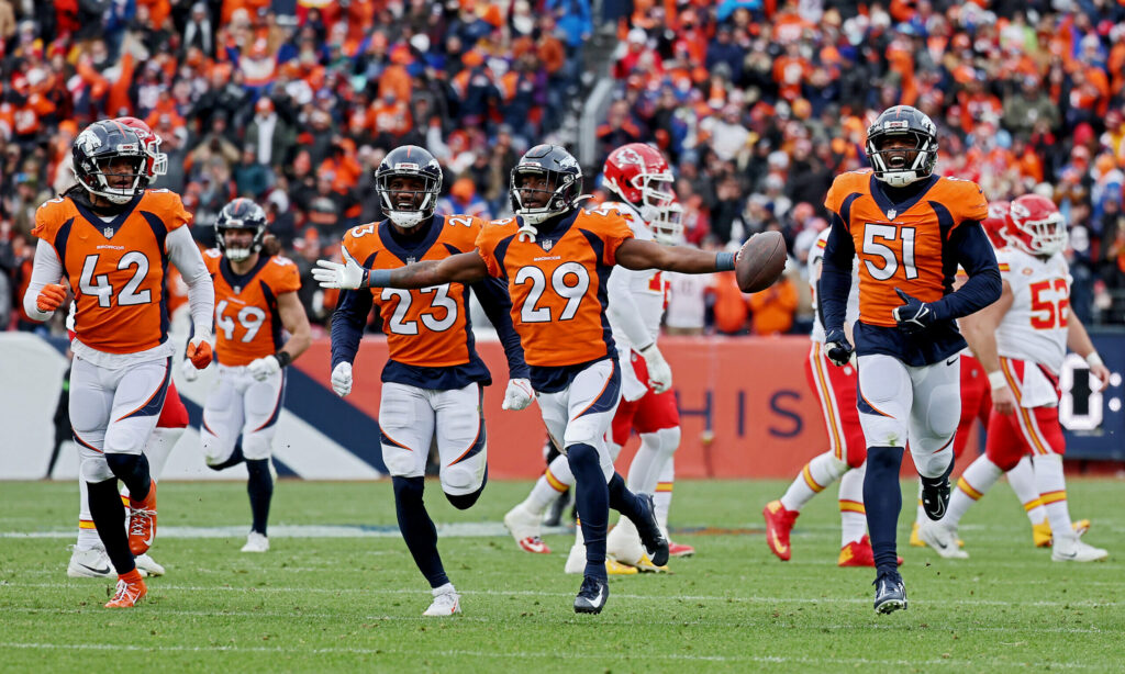 Best Fantasy Football Week 12 Defense (D/ST) Streamers Broncos(01)
