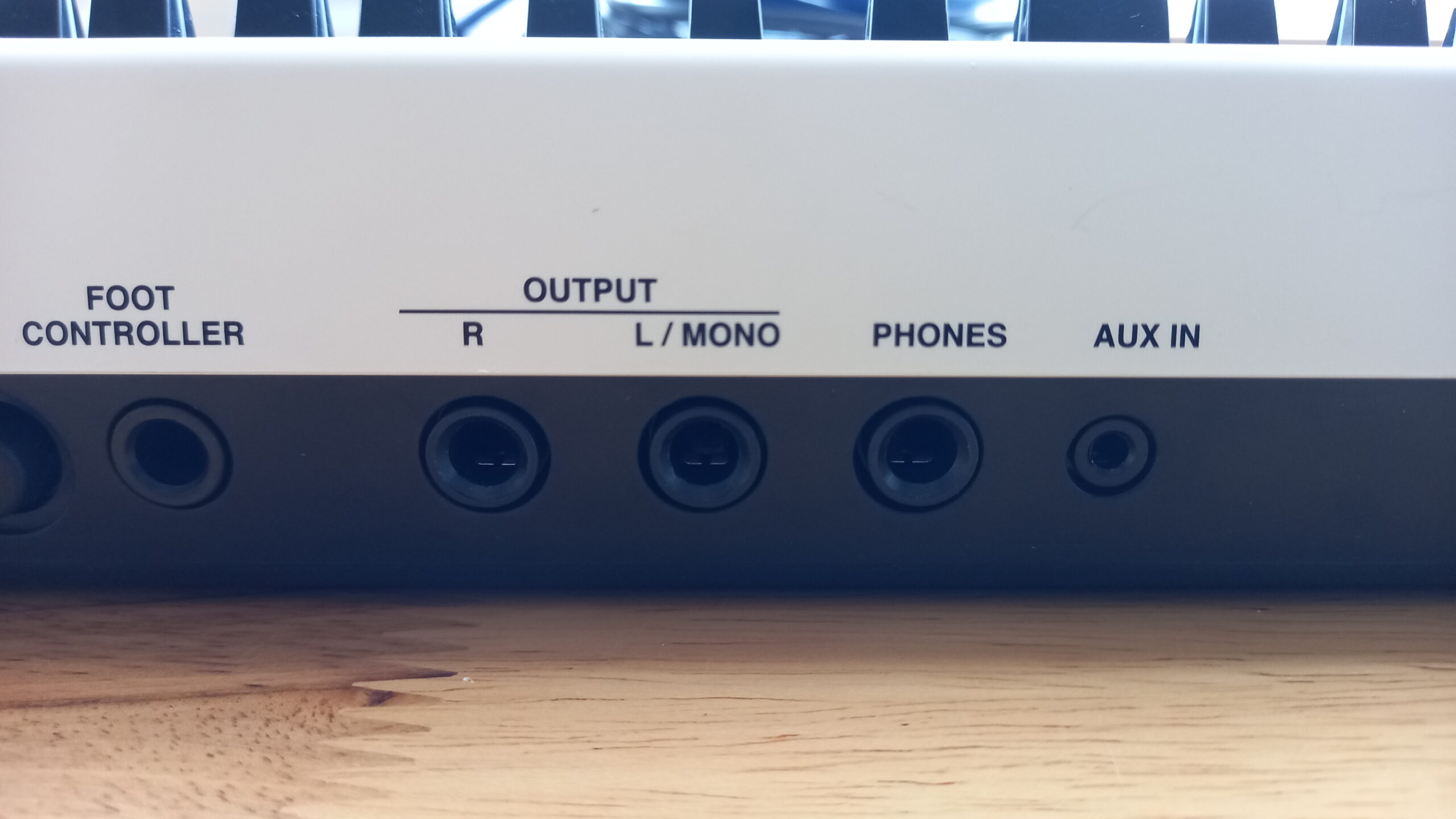 5 Ways To Connect a Synthesizer To a Computer roundtable audio