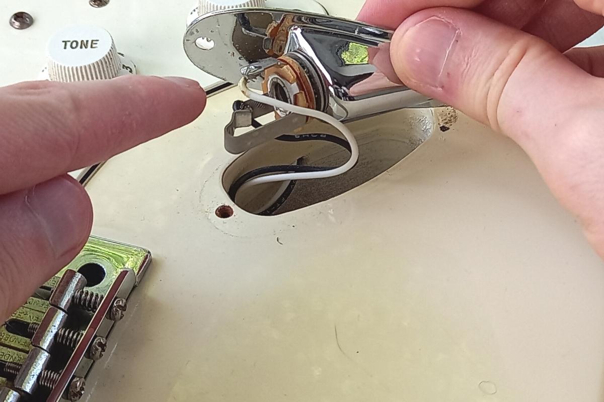 Troubleshooting Guitar Pickups StepbyStep Guide roundtable audio