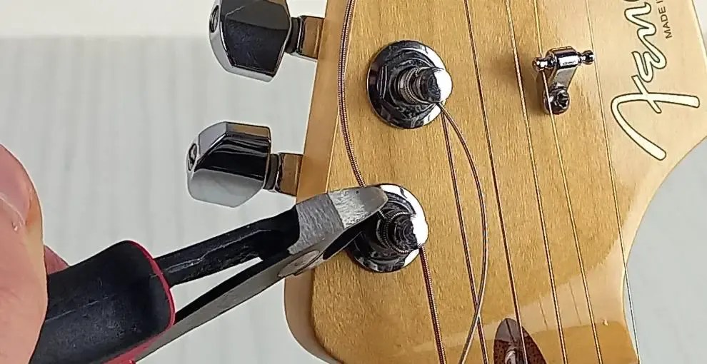 How to Restring an Electric Guitar Easy StepbyStep Guide