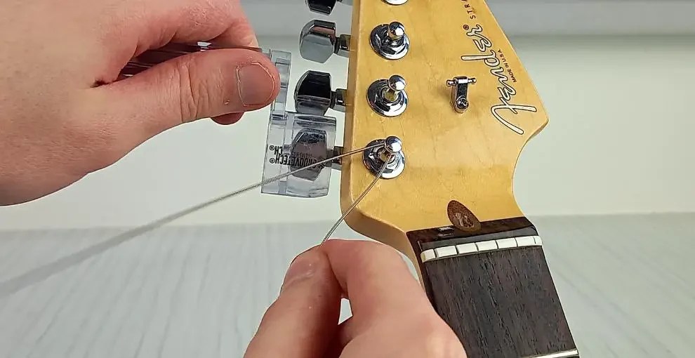 How to Restring an Electric Guitar Easy StepbyStep Guide