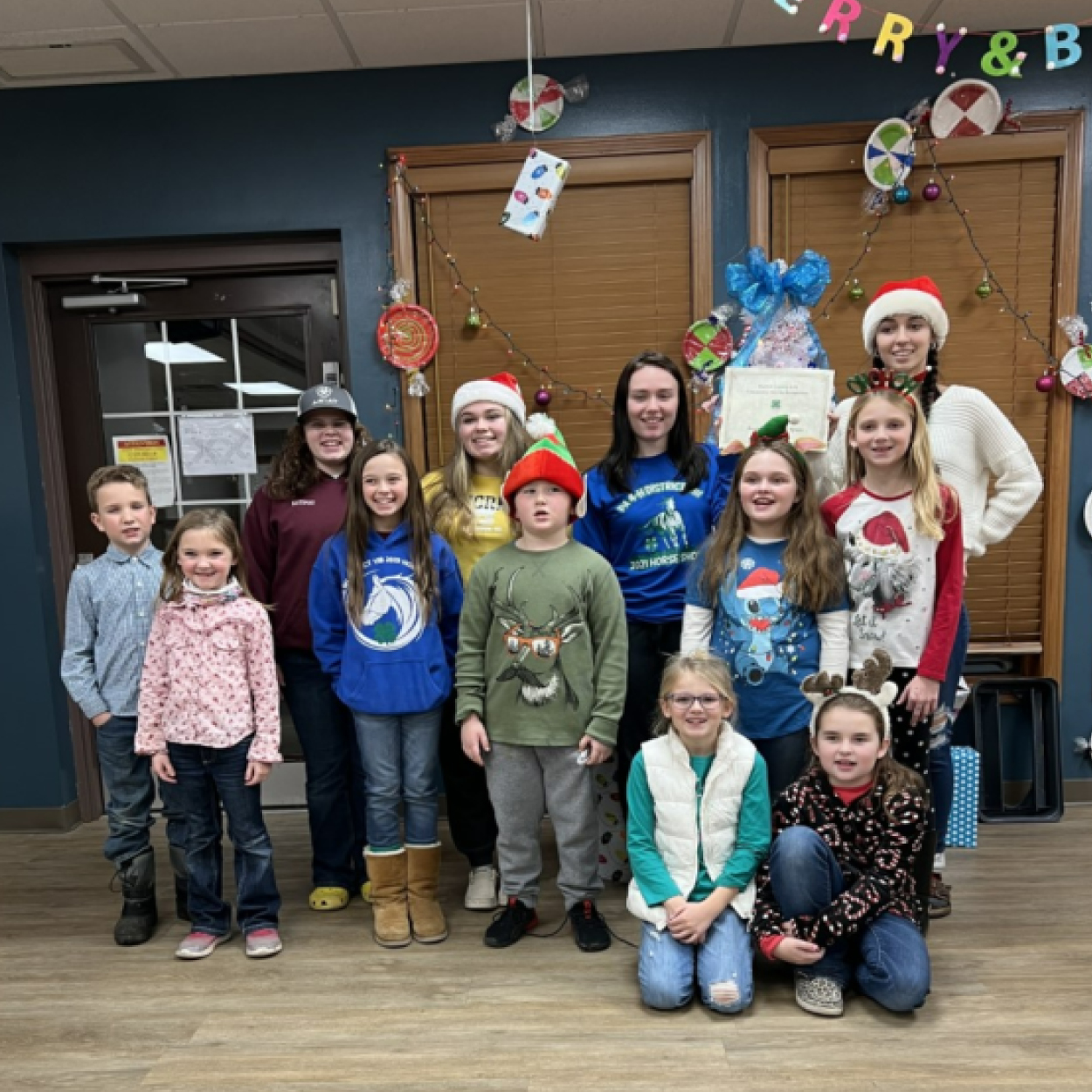 4H Club Members Make Crafts wtih Rouse Residents Rouse Estate