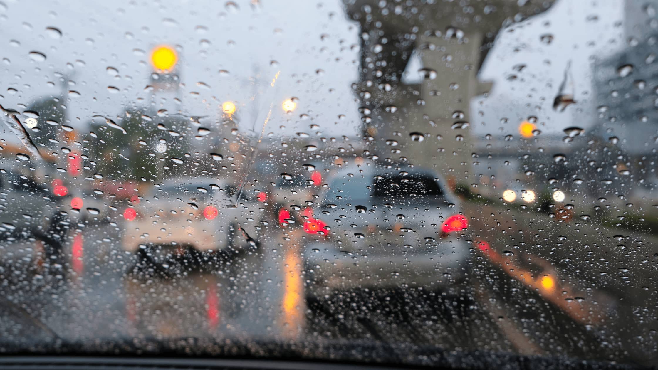 6 tips for driving in the rain Rozon Insurance